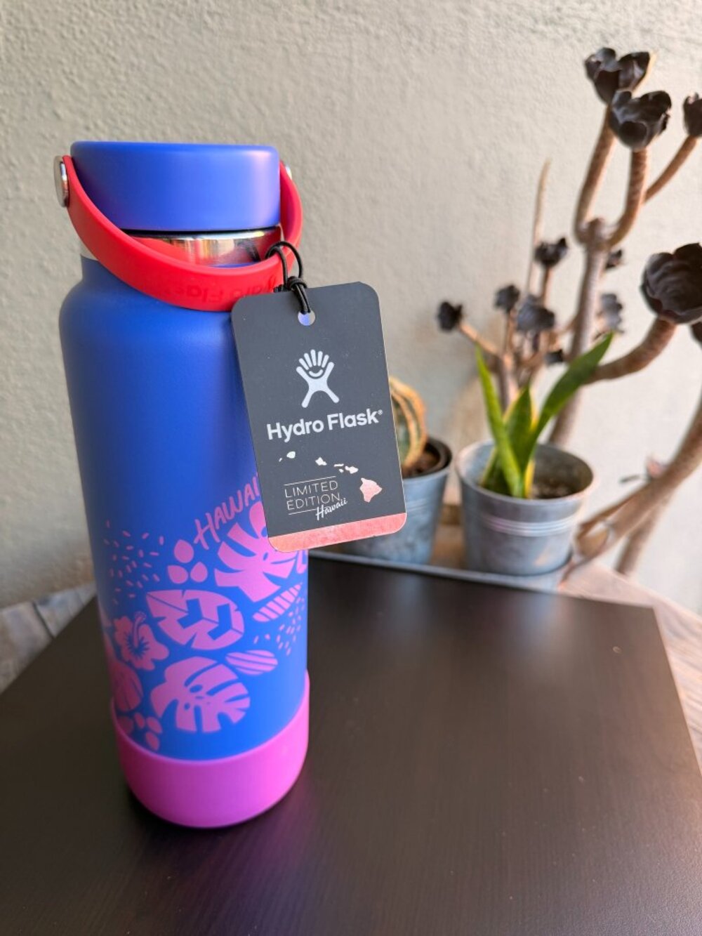 NEW Rare Hydro Flask 40 oz Limited Edition Hawaii Blue Pink w/ Boot NWT